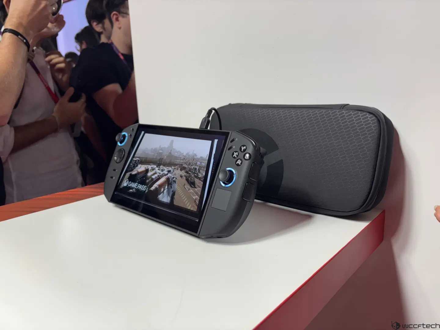 Lenovo'dan Oyunculara Müjde: Yeni Legion Go 2 Tanıtıldı! AMD Ryzen Z2 Extreme Gücü ve Yenilikçi Tasarım