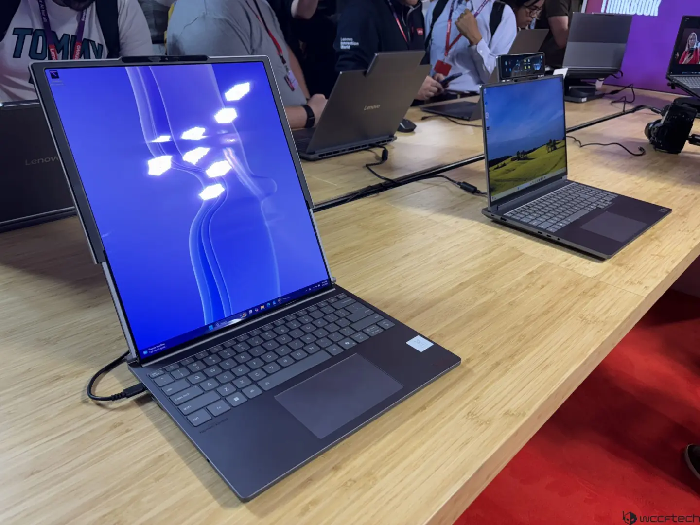 Lenovo'dan Devrim Yaratan Tasarım: ThinkBook VertiFlex ve Thunderbolt 5 Dock