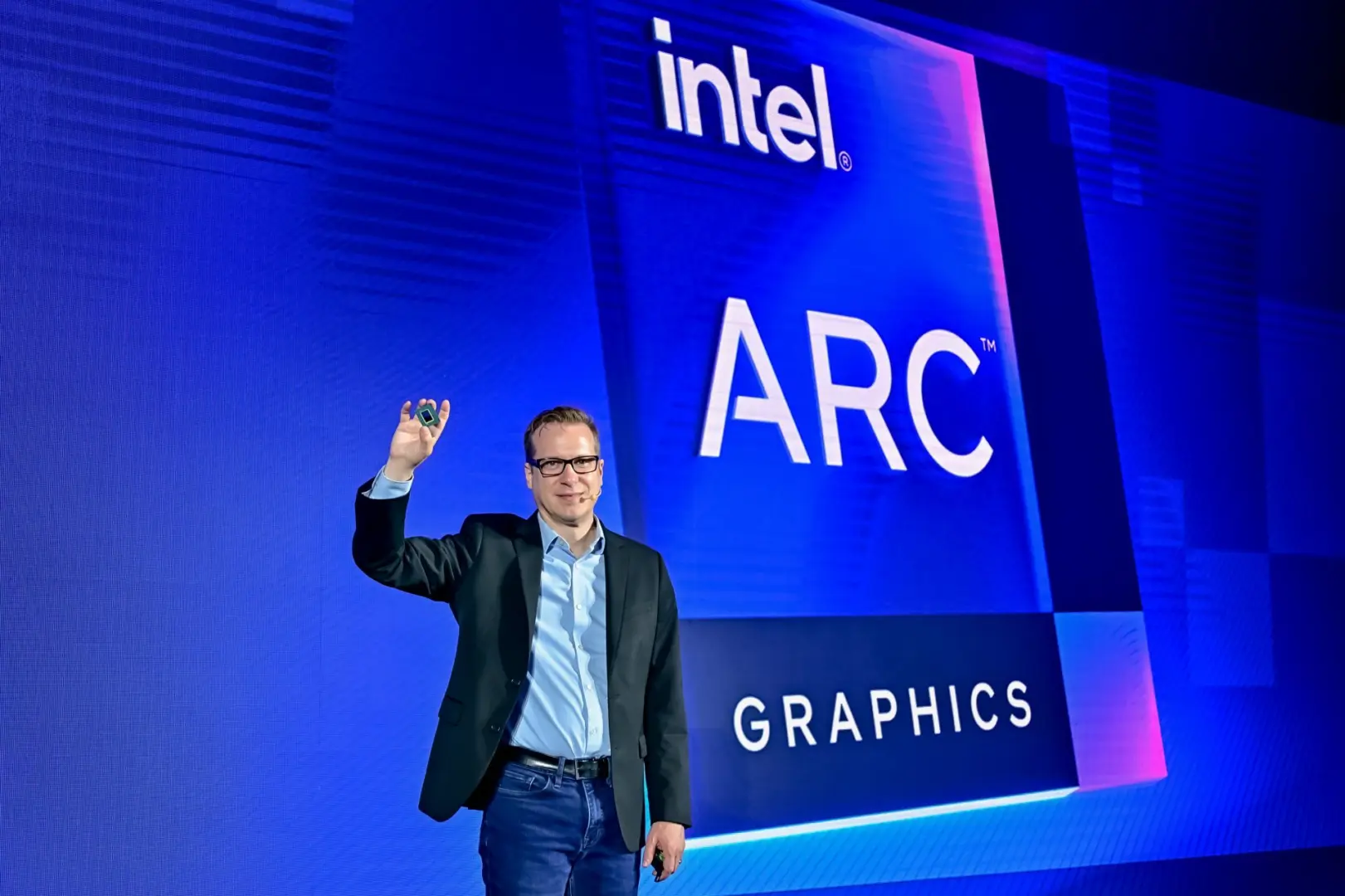 Intel'den GPU Atılımı: Kendi Ürünlerini Üretmeye Devam Edecek, NVIDIA Anlaşması Yol Haritasını Destekleyecek