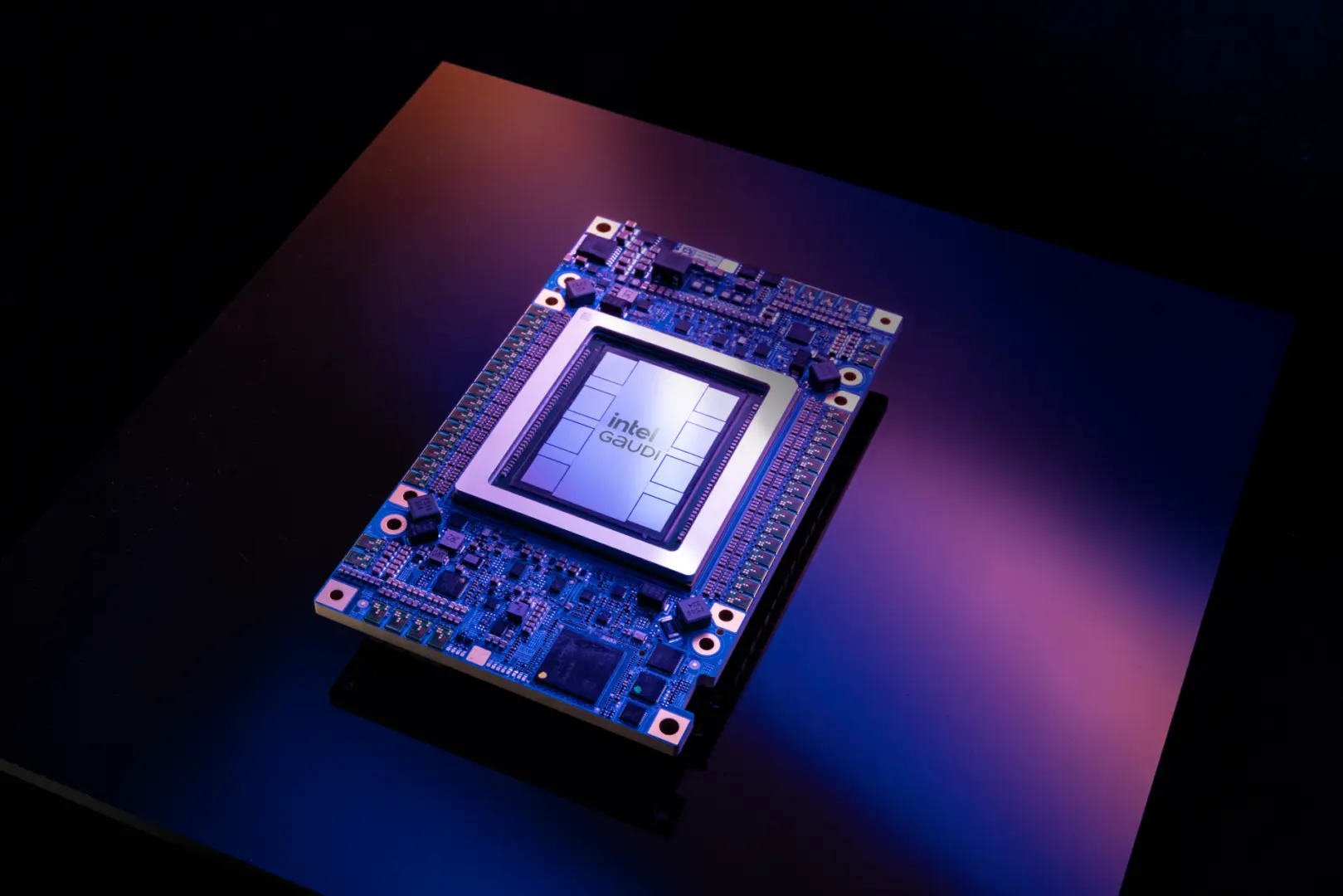Intel'in Yapay Zeka Çipleri Dell Sunucularında Yerini Aldı: Gaudi 3 Büyük Bir Adım Atıyor