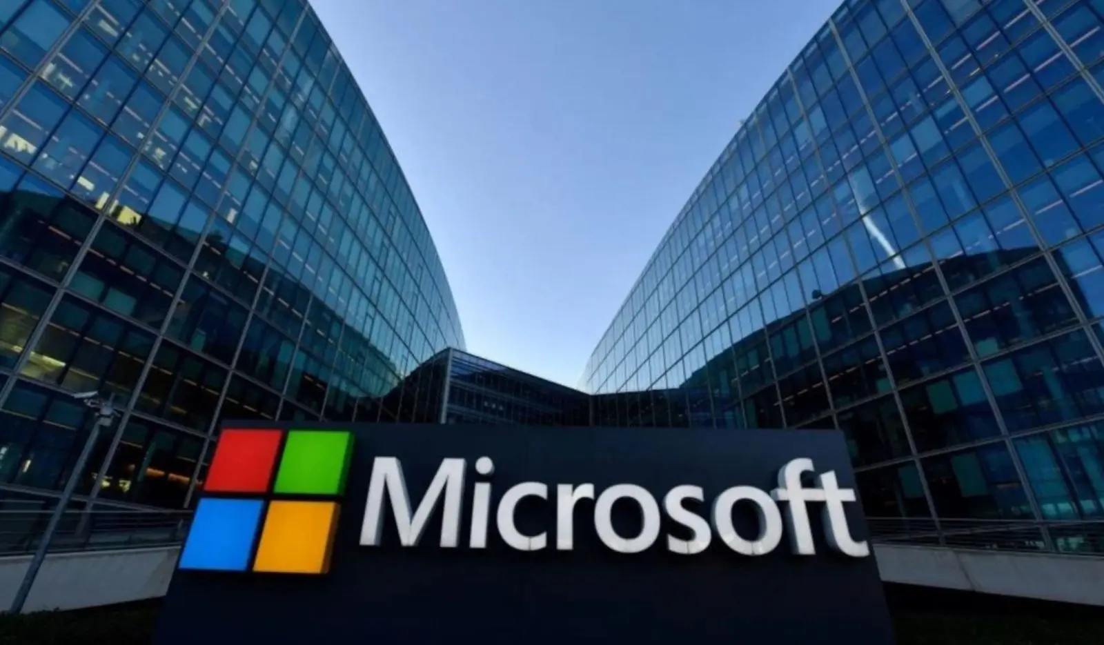 Microsoft CEO Nadella: Yapay Zeka Çağına Geçiş Zorlu Olabilir Ama Geri Kalmak İstemiyoruz