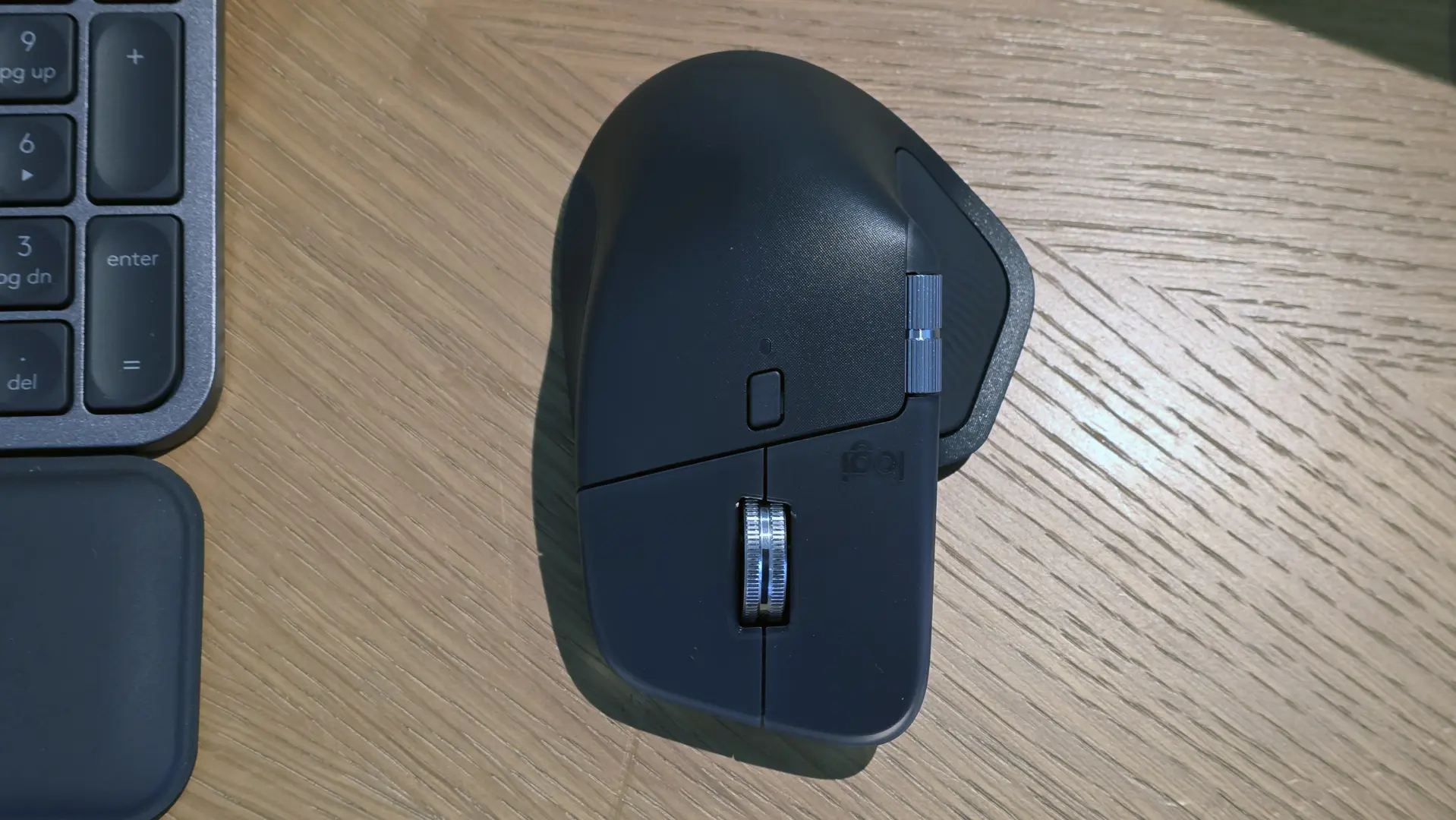 Logitech'ten Üretkenliğin Zirvesine Yeni Bir Dokunuş: MX Master 4 Haptic Geri Bildirim ve Hızlı Erişim Yüzüğüyle Geliyor
