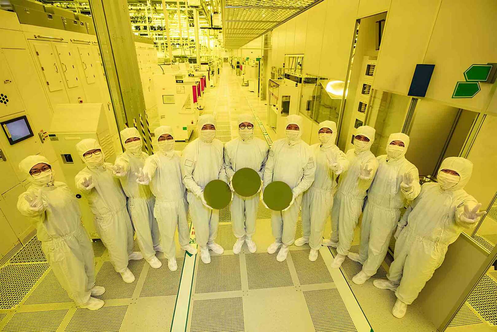 Samsung'dan Çığır Açan Adım: 1.4nm Üretim İçin Yüksek Numaralı EUV Makinesi Kuruldu, Tarife Muafiyeti ile TSMC'ye Rakip Oluyor