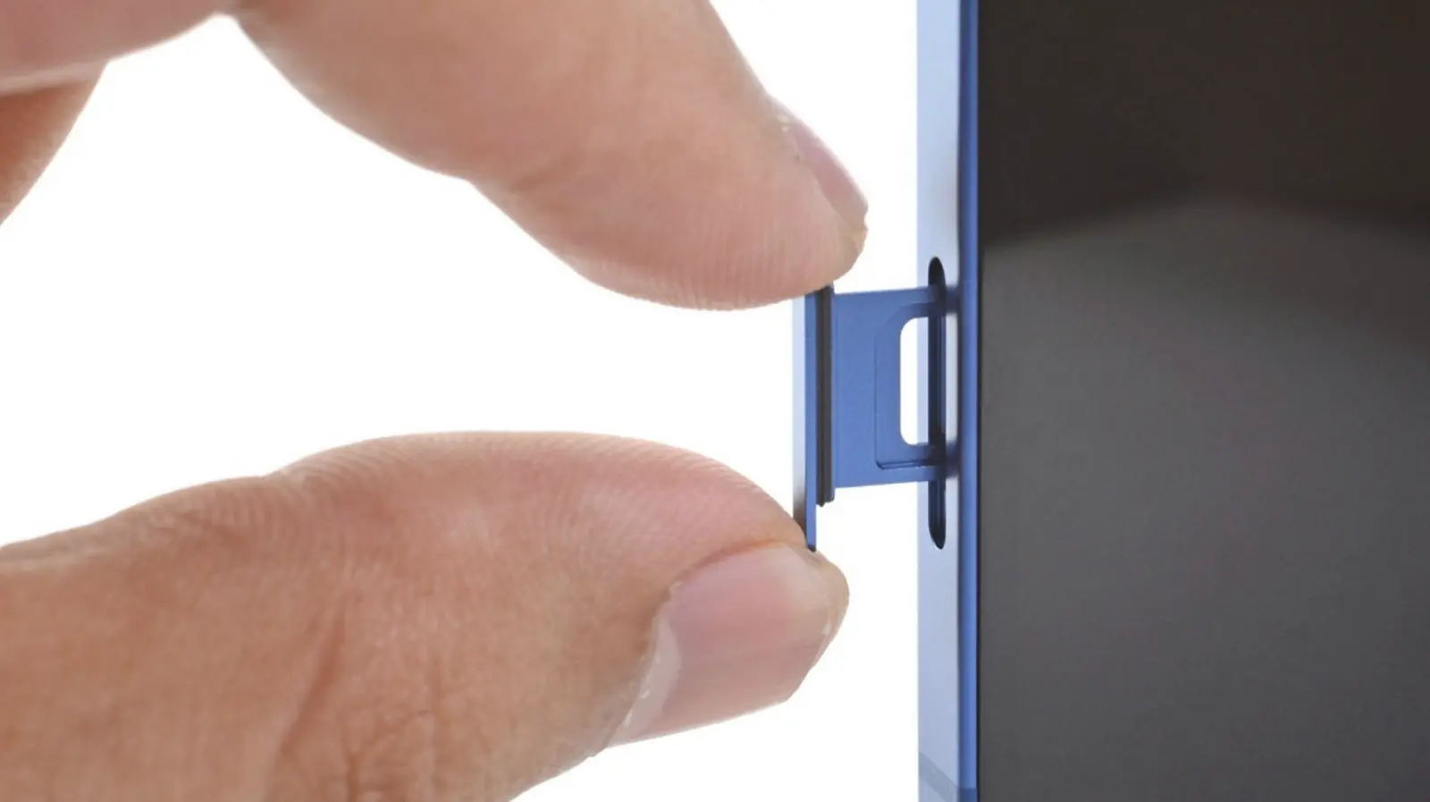 iPhone 17 Air Çin Pazarına Giremiyor: SIM Tepsisi Krizi İddiası!