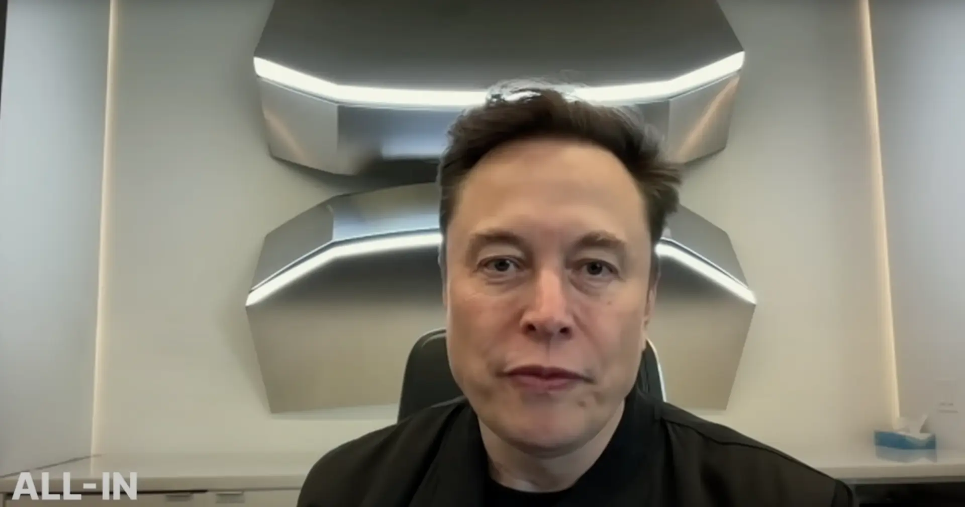 Elon Musk'tan Çifte Müjde: Starship 2026'da 100 Ton Yük Taşıyacak, Starlink Mobil Cihazlarla Buluşuyor!