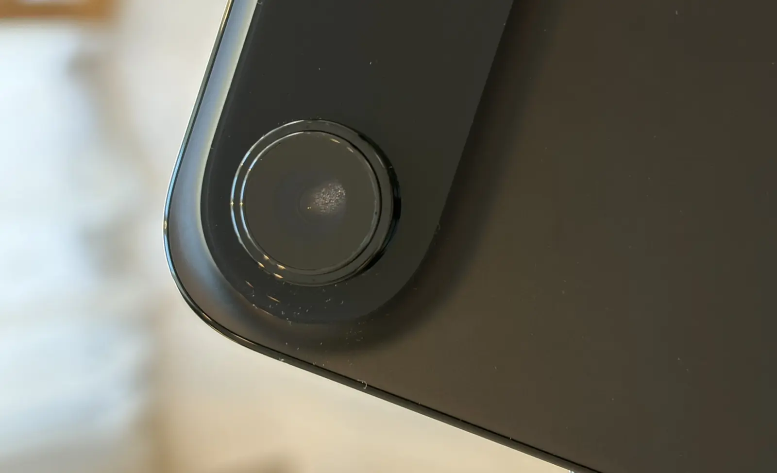 iPhone Air Lansmanının Ardından Kamera Lensi İçinde Buğulanma Şikayetleri Başladı