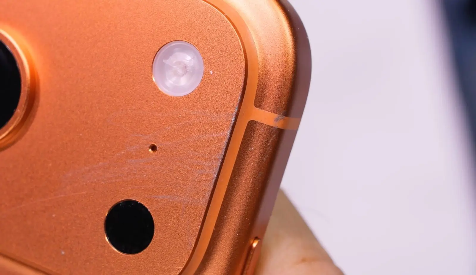 iPhone 17 Pro'nun Kamera Bölgesi Şoke Ediyor: Darbelere Karşı Zayıf Noktası Ortaya Çıktı!