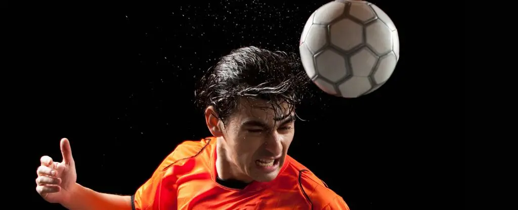 Futbolda Kafa Vuruşları Beyne Zarar Veriyor: En Geniş Çalışma Sonuçları Açıklandı!