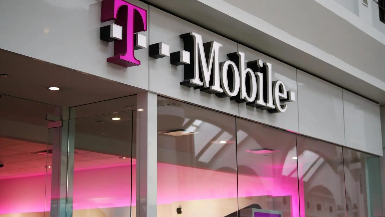 T-Mobile'ın Dijitalleşme Ateşi Personeli ve Müşteriyi Kaçırıyor mu?