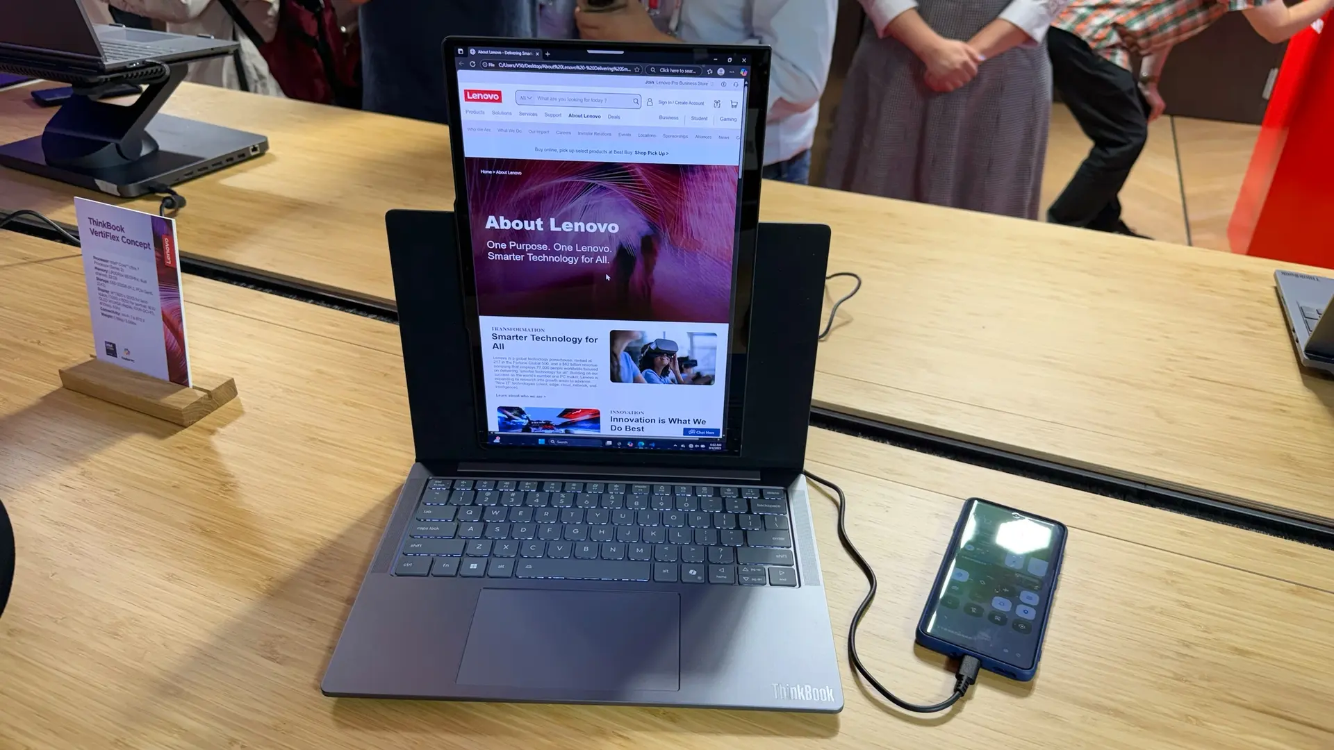 Lenovo'dan Devrim Yaratan Konseptler: Dönebilen Ekranlı ThinkBook VertiFlex ve Yapay Zeka Destekli Smart Motion Dock Tanıtıldı!