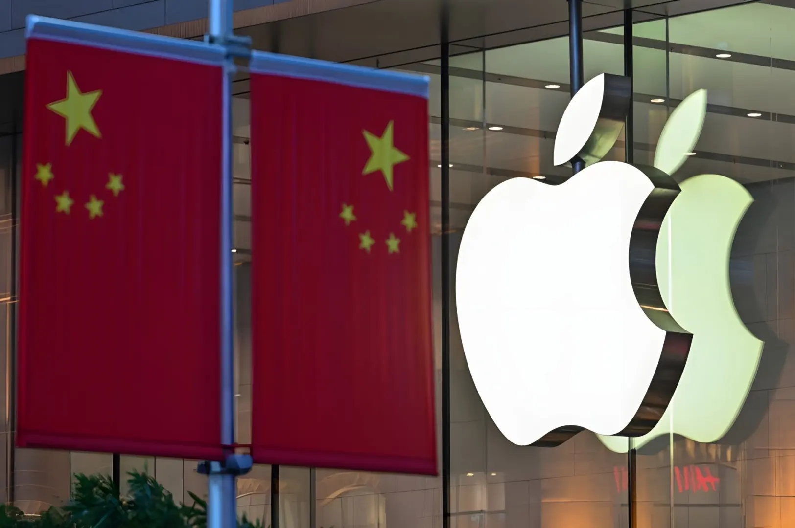 Apple'ın HAMLESİ Çin'i eSIM Çağına Taşıyor: Fiziksel SIM Kart Devri Kapanıyor Mu?