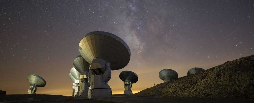 Karanlık Madde Saklandığı Yeri Ele Verdi: Olağanüstü 'Einstein Haçı' Keşfedildi