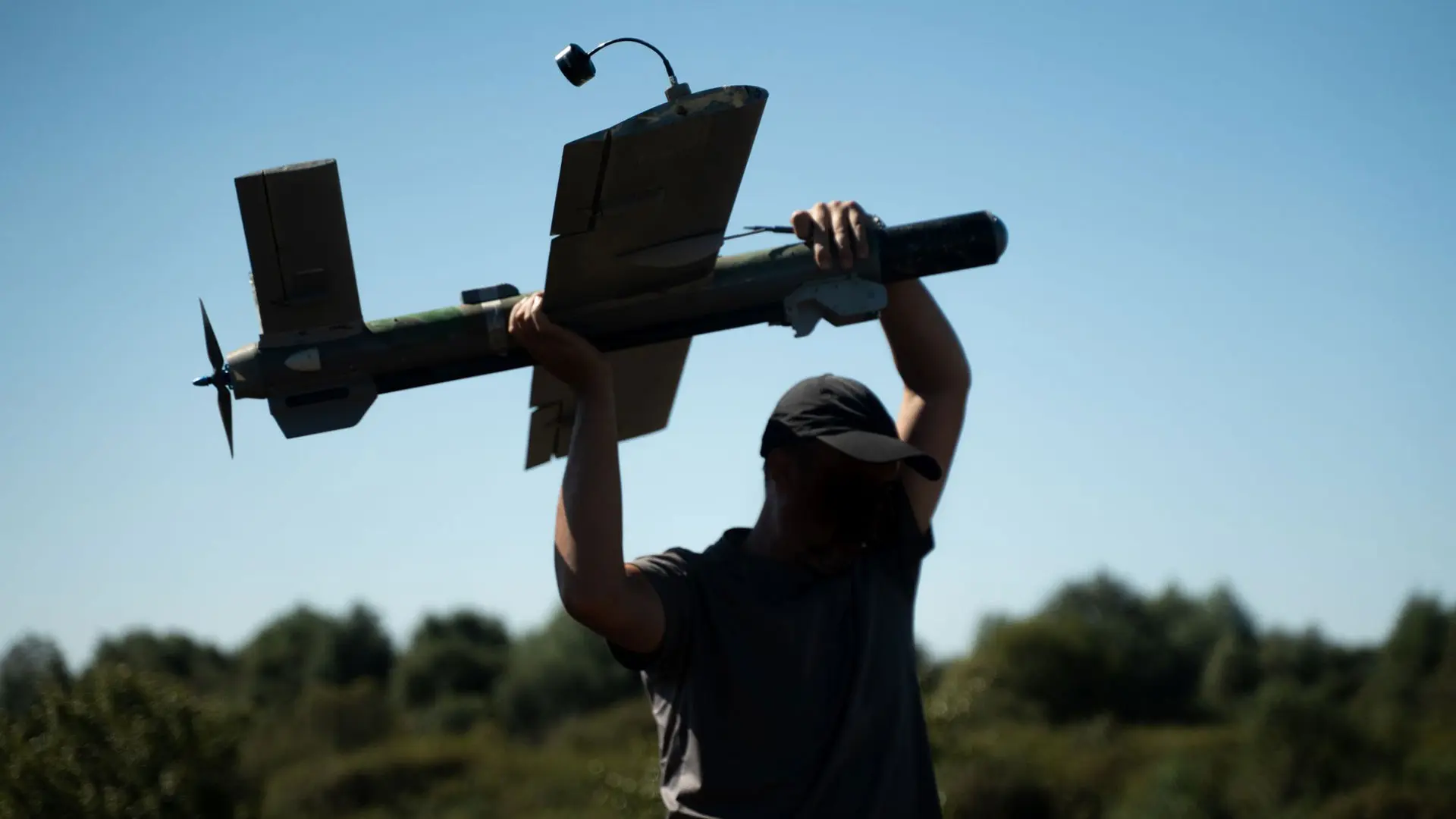 Ukrayna'dan Elektronik Karıştırmaya Dayanıklı 'Kamikaze' Drone: Düşman Hatları Arkasında Yıkım Vadediyor!