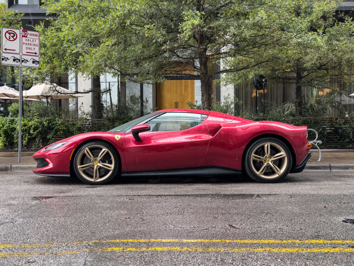 Ferrari'nin Yeni Canavarı 296 GTB: Hibrit Güç ve Dokunmatik Sorunlar Teknoskop İncelemesi