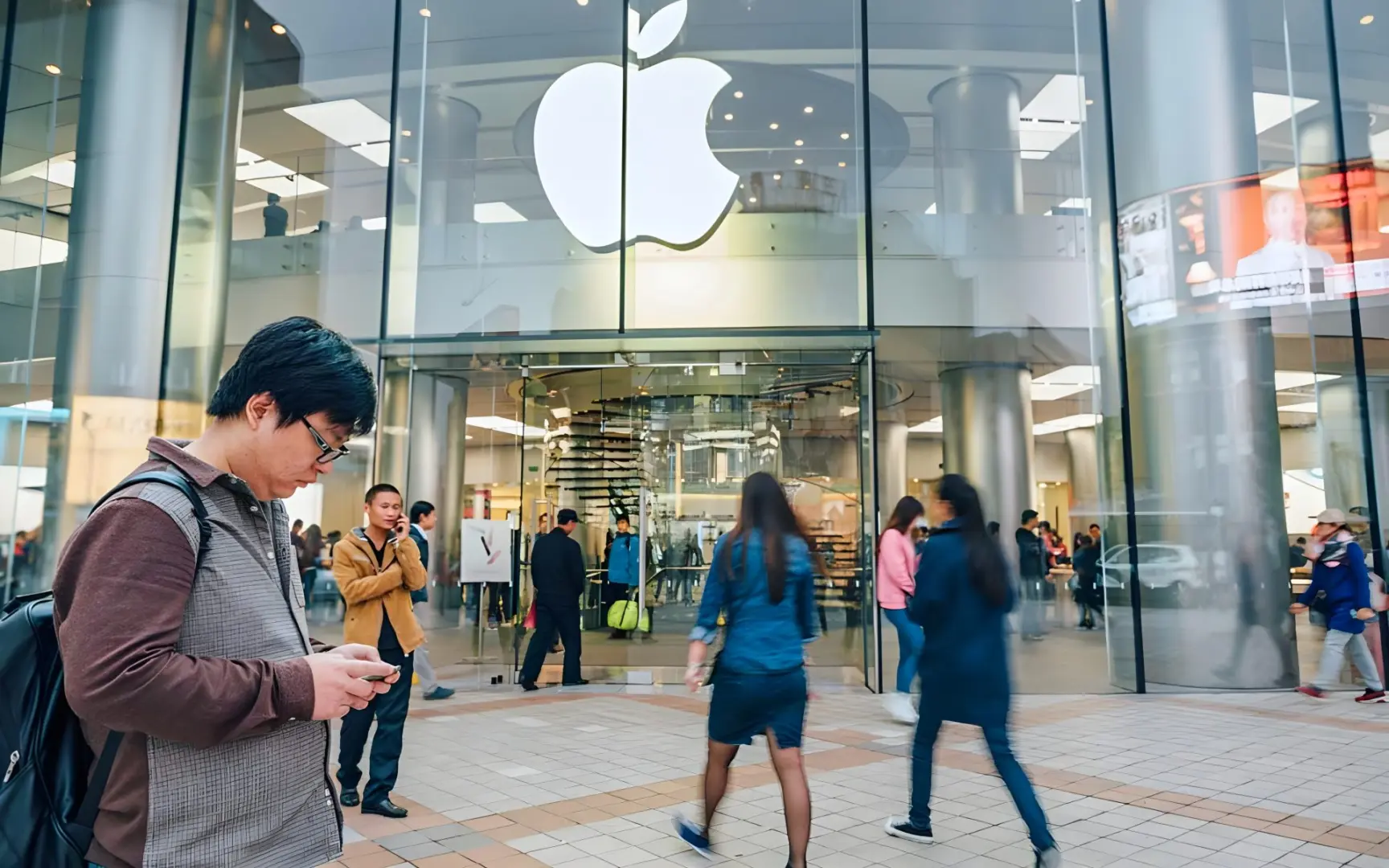 Apple'ın Çin Operasyonları İçin Büyük Destek: Tim Cook'tan Yeni Yatırım Müjdeleri