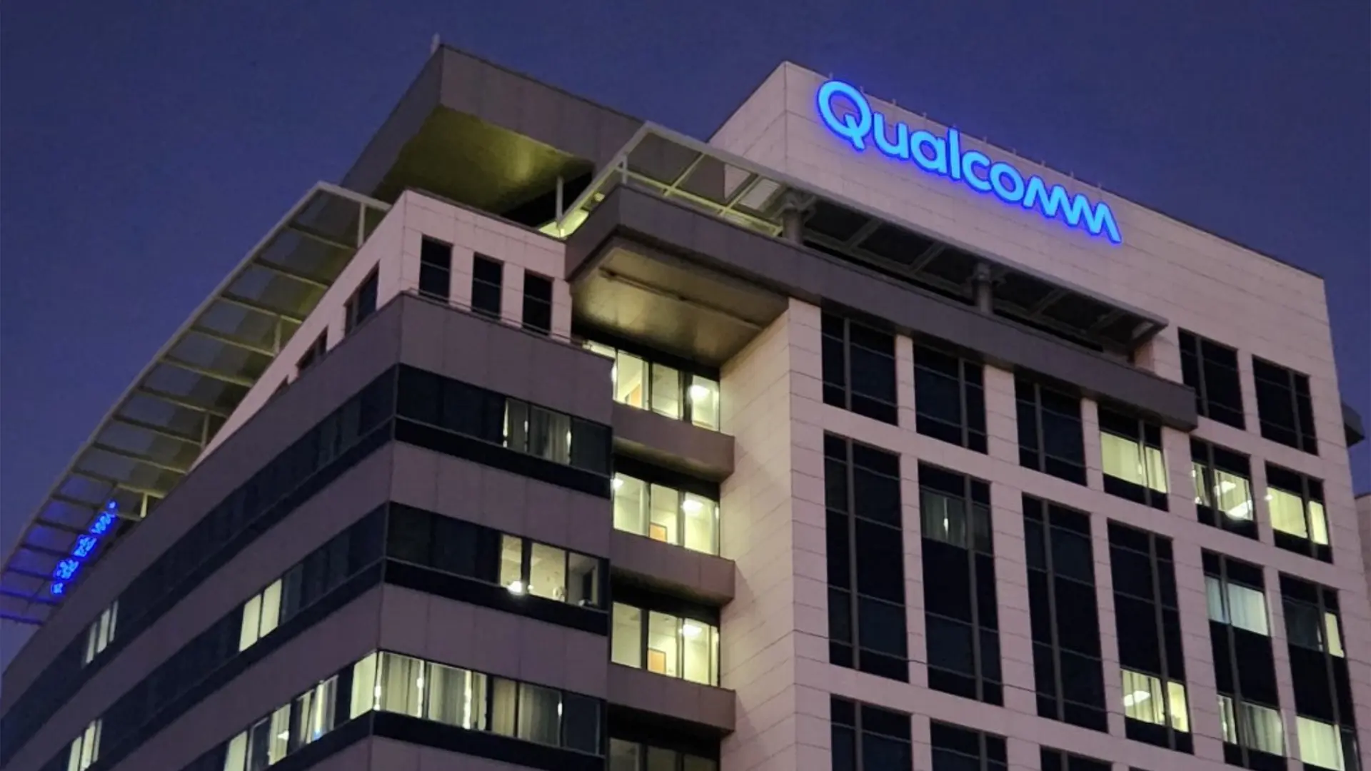 Qualcomm'dan Arm'a Büyük Darbe: Nuvia Çekirdekleri Artık Serbestçe Kullanılabilecek!
