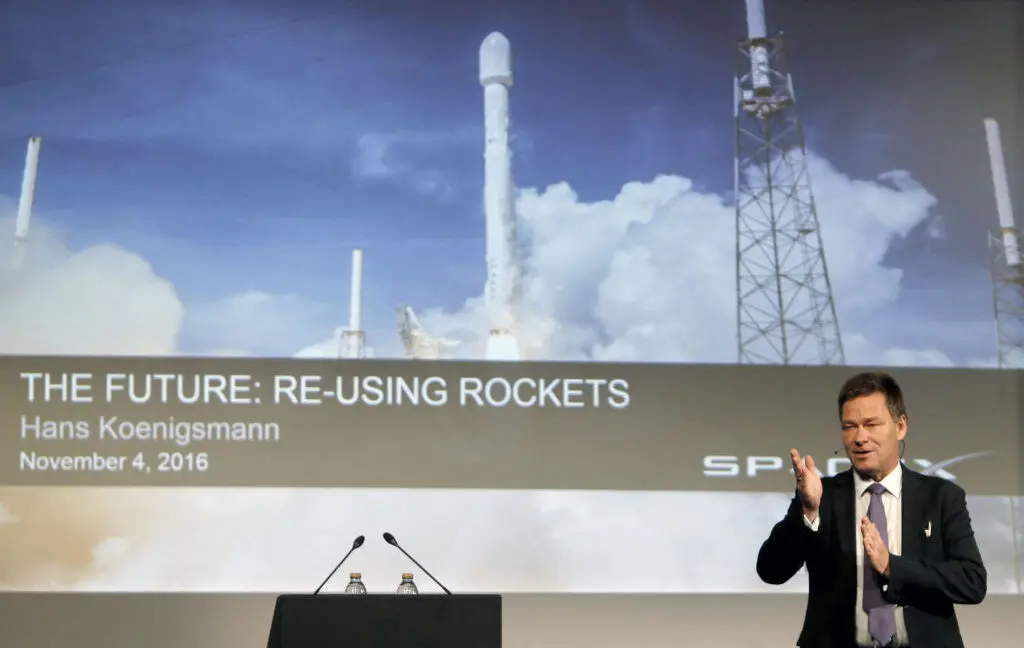 SpaceX'in Kilit Mühendislerinden Hans Koenigsmann Uzaya Gidiyor: Rakip Firmayla Uçacak