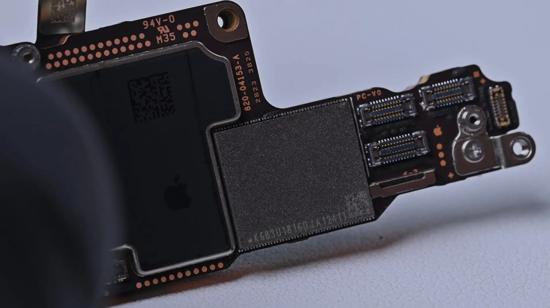 iPhone 17 Pro Max'te $800 Cepte: Sabır ve Uzmanlık Gerektiren Depolama Modifikasyonu