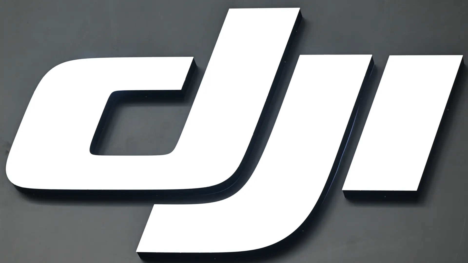 DJI'den Çarpıcı Açıklama: 'Askeri Bağlantımız Yok, Hükümet Kontrolünde Değiliz!'