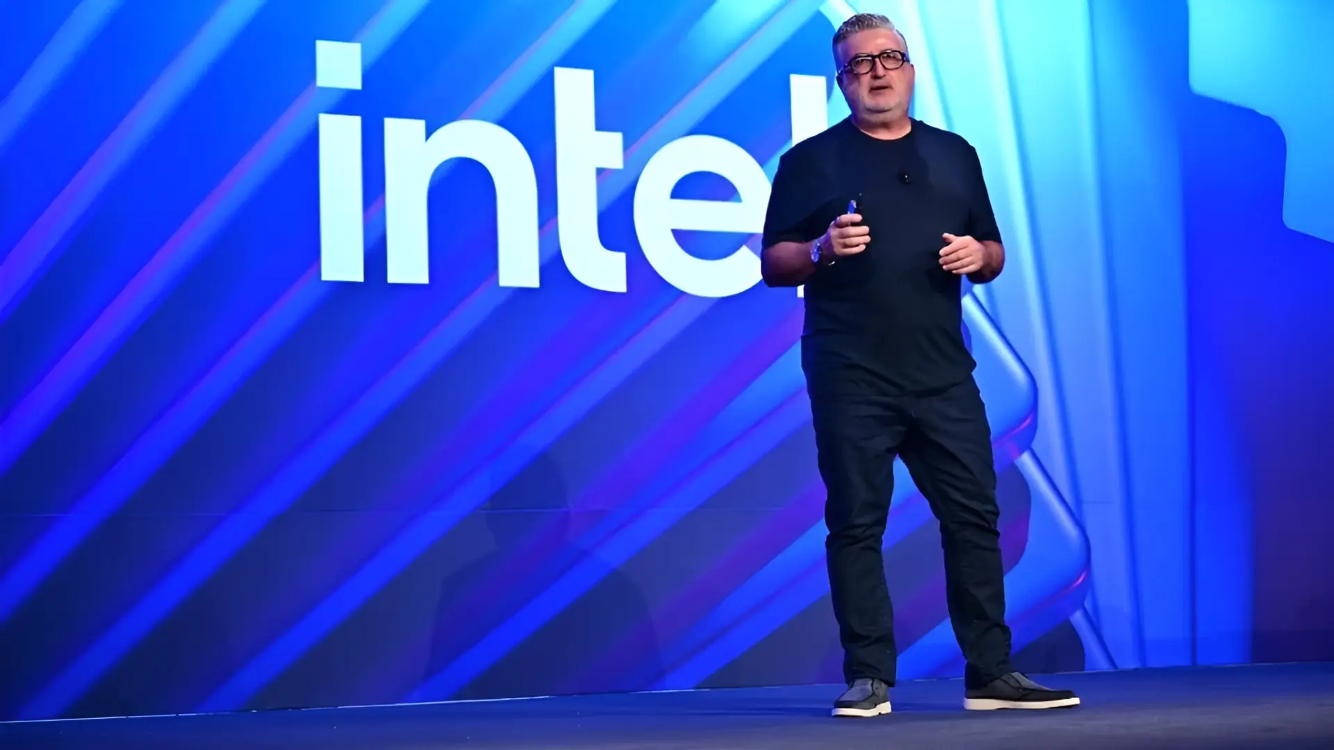 Intel'den Açık Kaynak Açıklaması: Rekabete Yardım Yerine Şirket Odaklılık Vurgusu