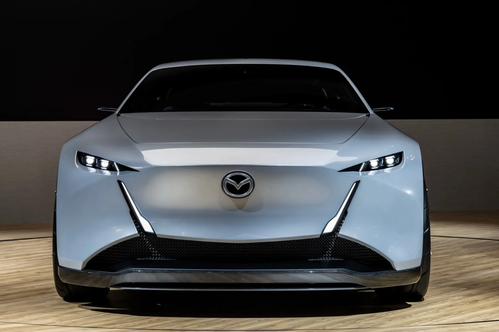 Mazda'dan Sürdürülebilir Geleceğe Yönelik Yenilikçi Rotary Hibrit Konsept: Vision X-Coupe