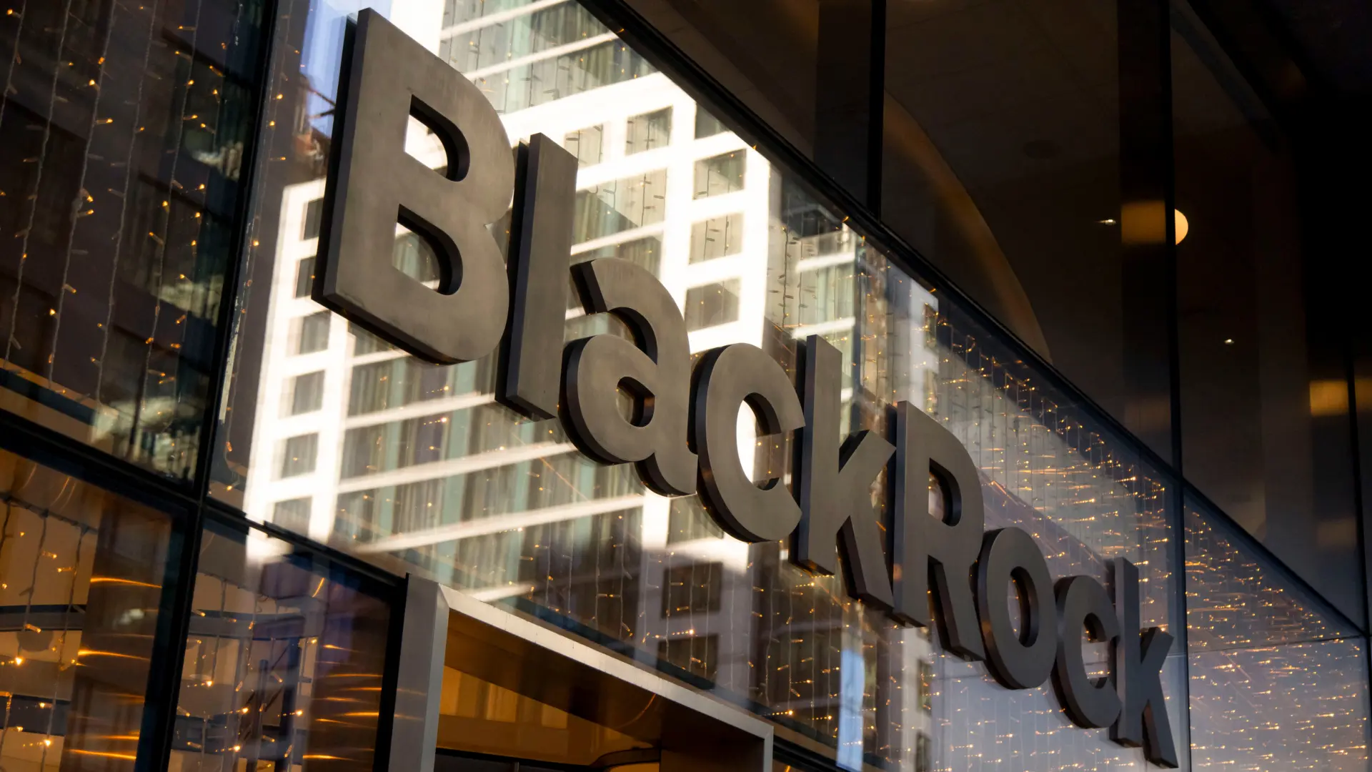 Yapay Zeka Devrimi Veri Merkezlerine Milyarlar Akıtıyor: BlackRock Dev Bir Satın Alma Gerçekleştiriyor
