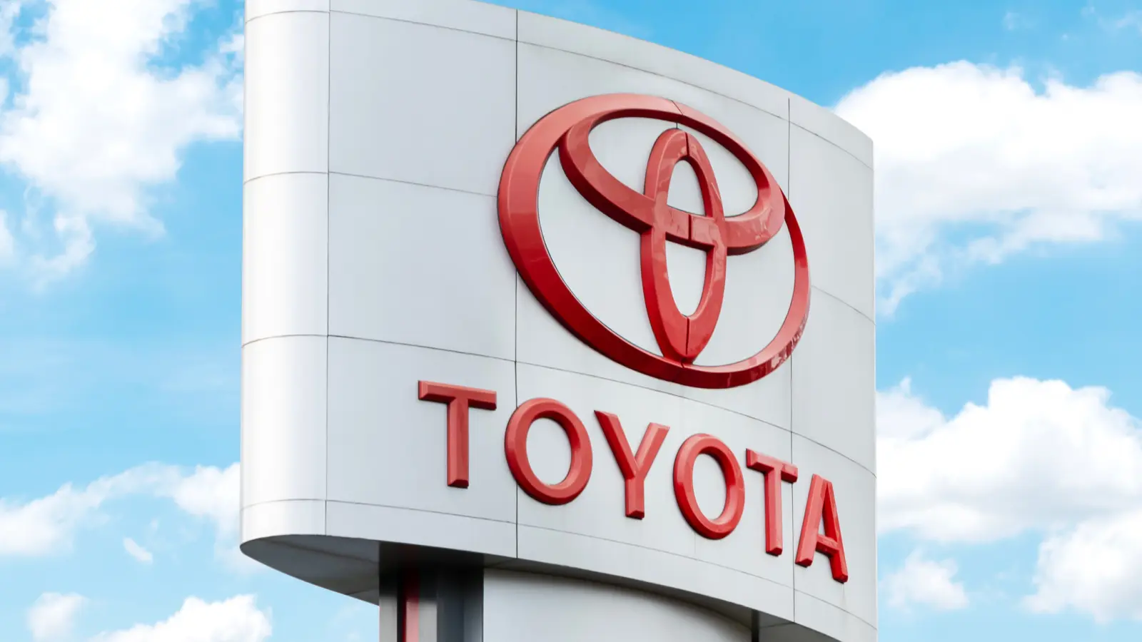 Otomotiv Devinden Devrim Niteliğinde Adım: Toyota, Katı-Hal Bataryalı İlk Elektrikli Aracını 2027'de Tanıtıyor!