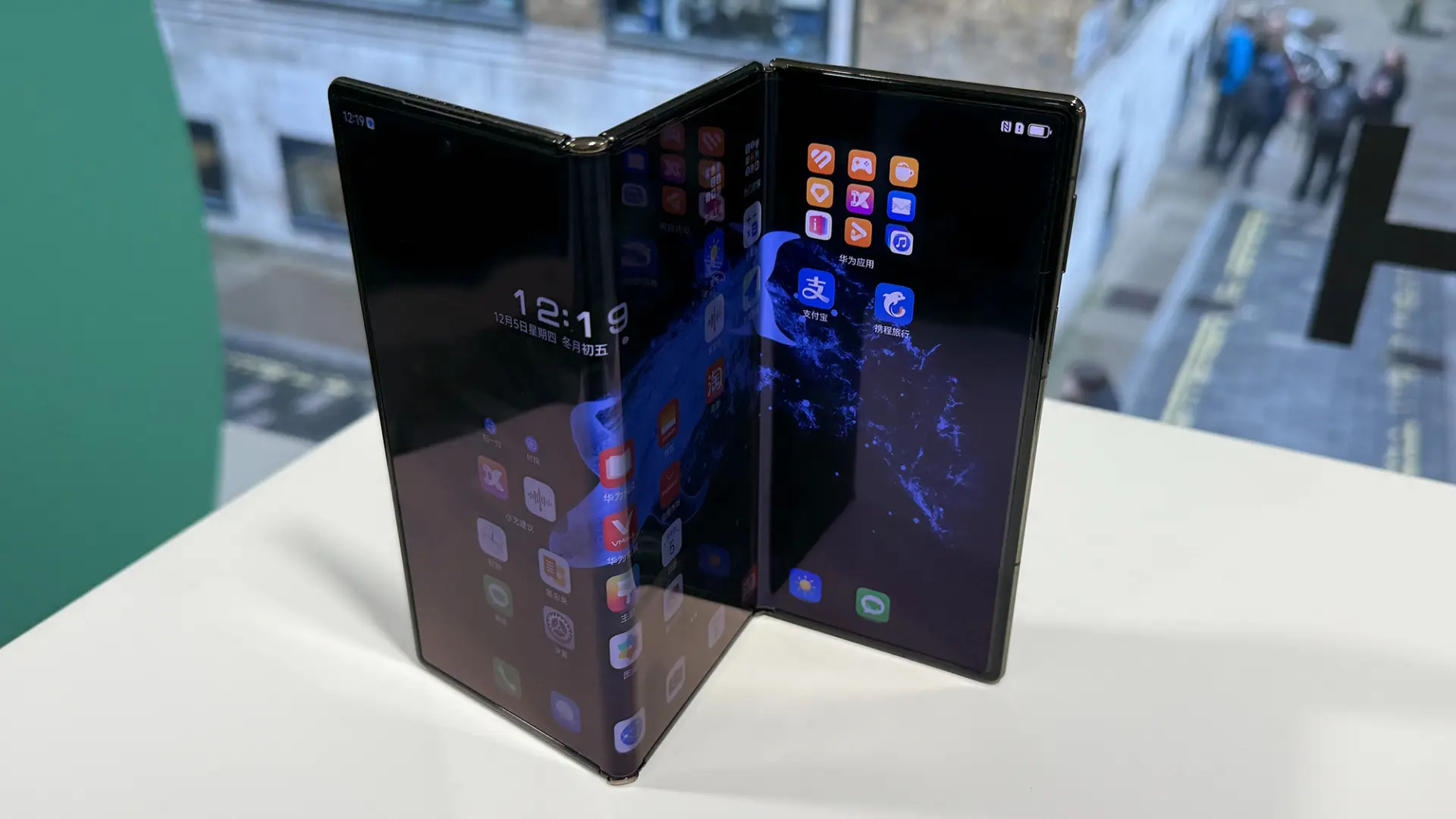 Samsung'dan Nefes Kesen Yenilik: Üç Katlı Galaxy Z TriFold Tanıtılıyor!