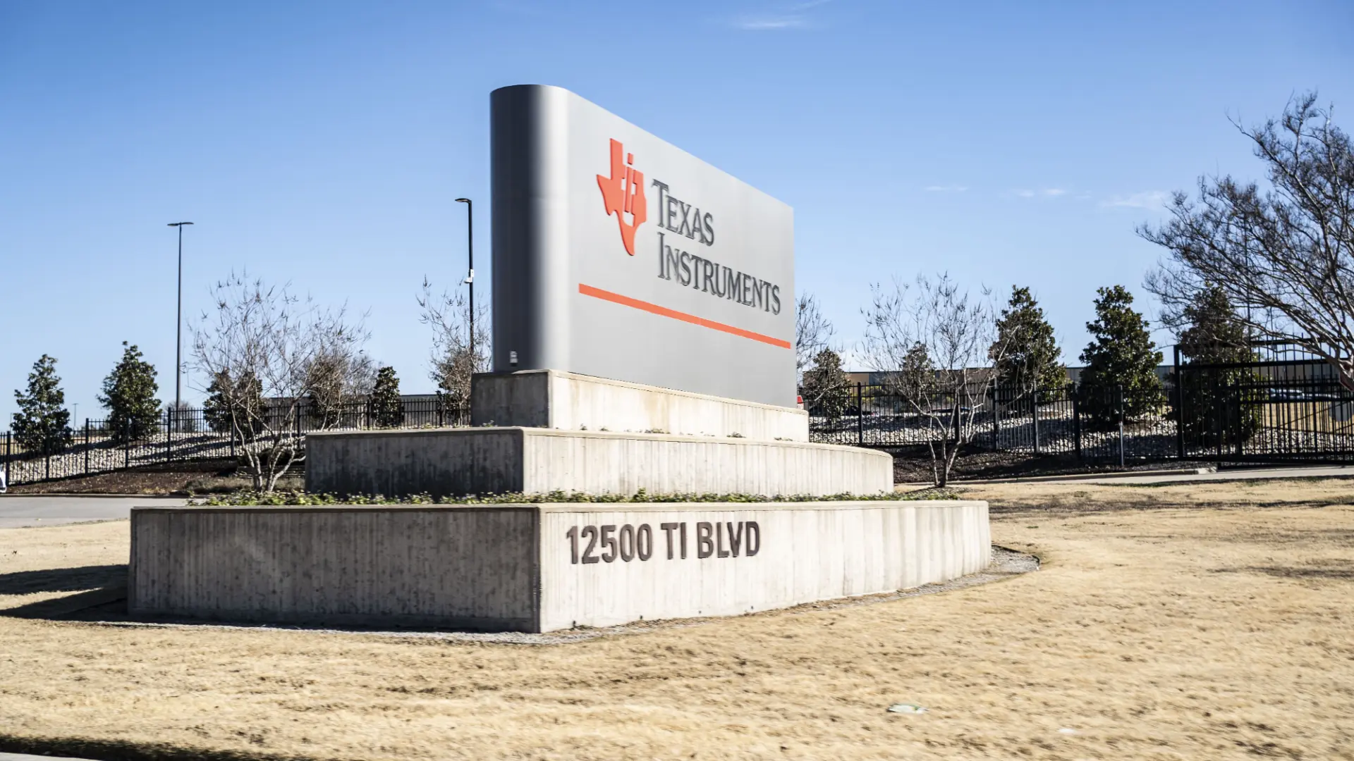 Texas Instruments' Kuzey Teksas Tesislerinde 400 Çalışan İşten Çıkarılıyor: Eski Fabrikalar Kapatılıyor