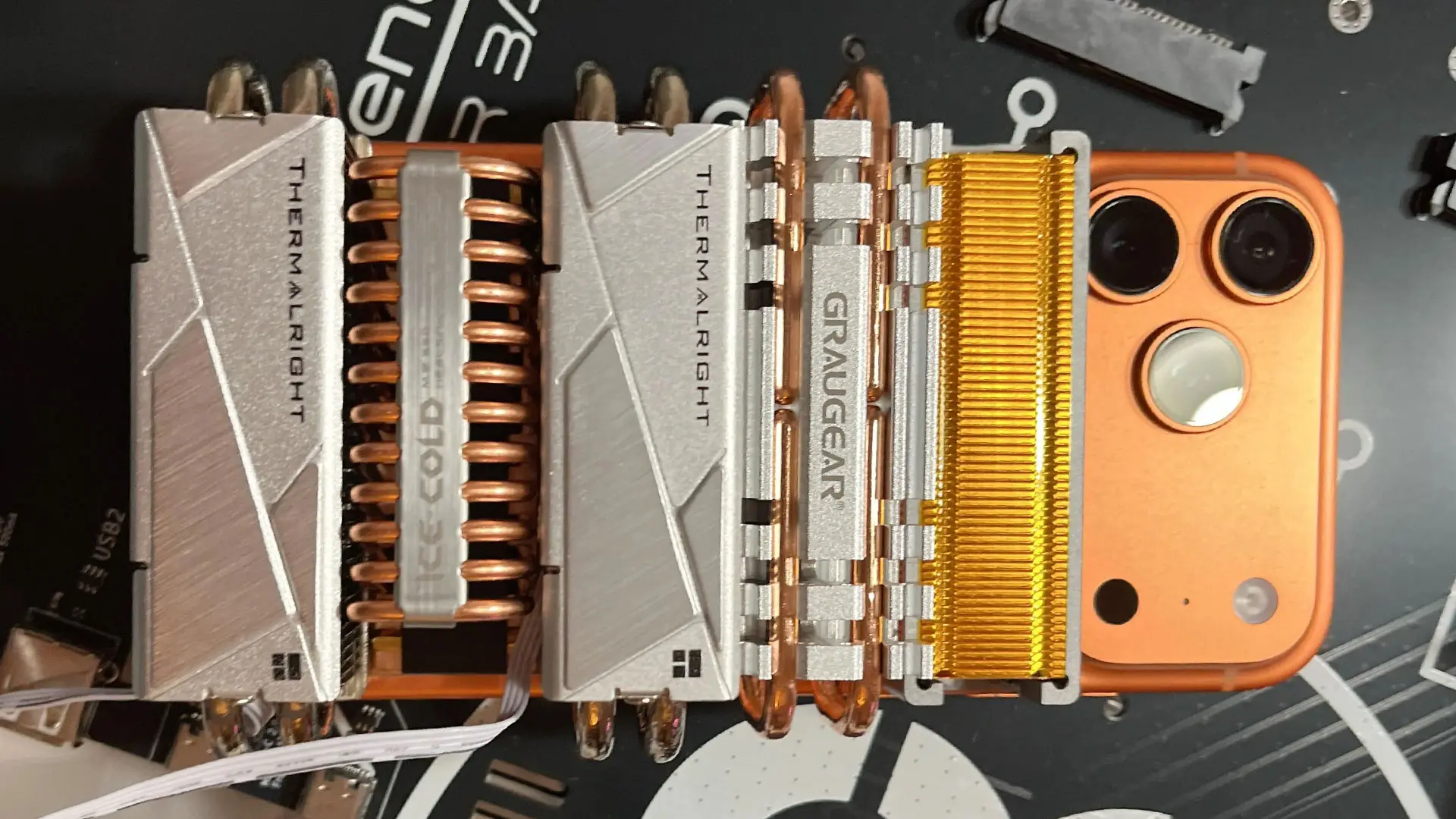 iPhone 17 Pro Max'e Takılan Devasa SSD Soğutucusu: Performans Uçuşa Geçti, Estetik Tartışma Yarattı!