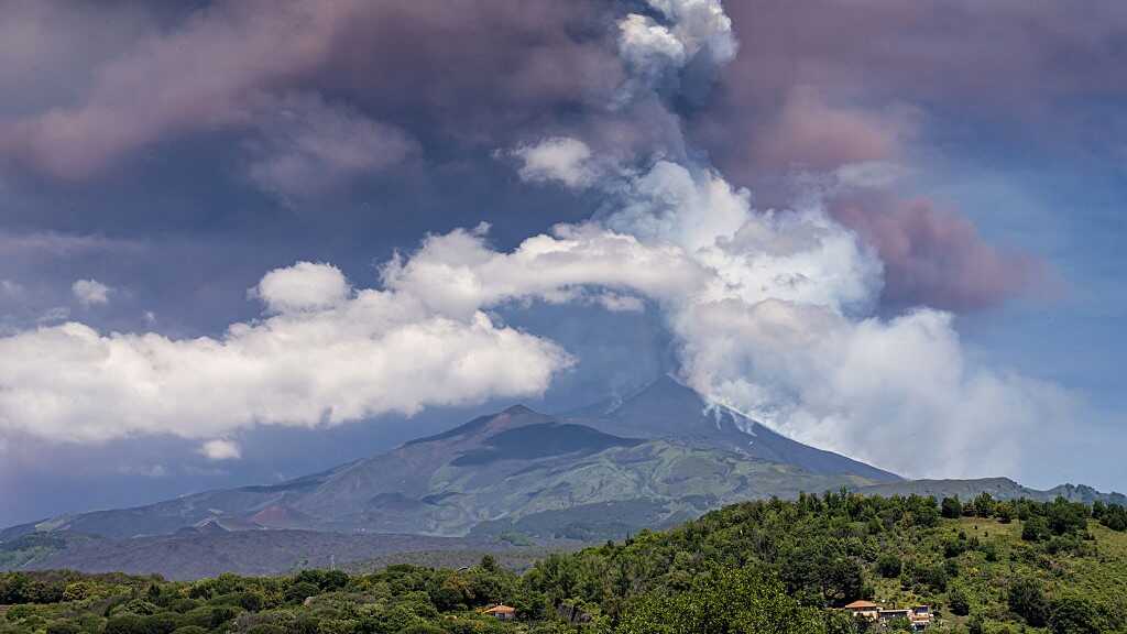 Etna Yanardağı'nın Patlama Zamanını Öngören Yeni Yöntem Keşfedildi!