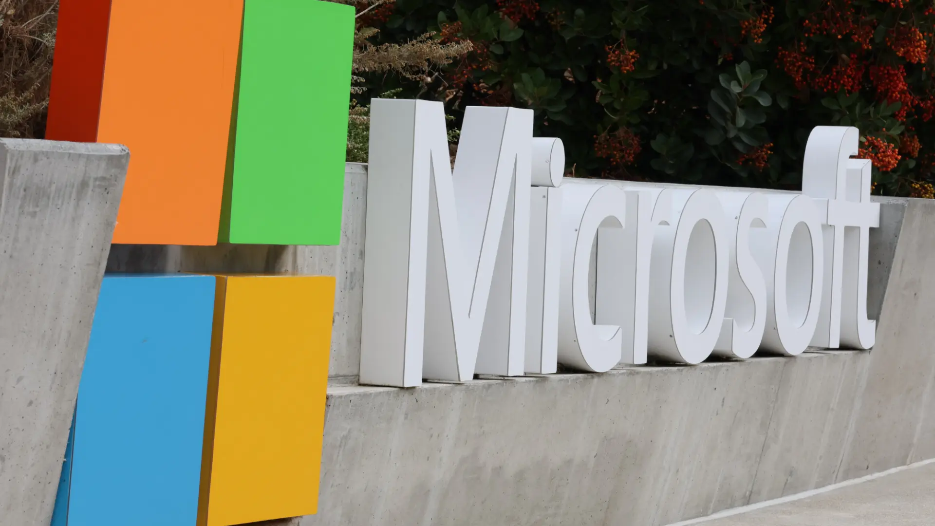Microsoft'un OpenAI Yatırımı Kara Delik mi? 4.7 Milyar Dolarlık Gizemli Gider Açıklığa Kavuşuyor