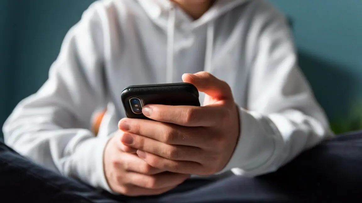 Big Tech, Teksas'ın Yaş Doğrulama Yasasına Karşı Savaş Açtı: 'Bu Kapsamlı Bir Sansür Rejimi!'