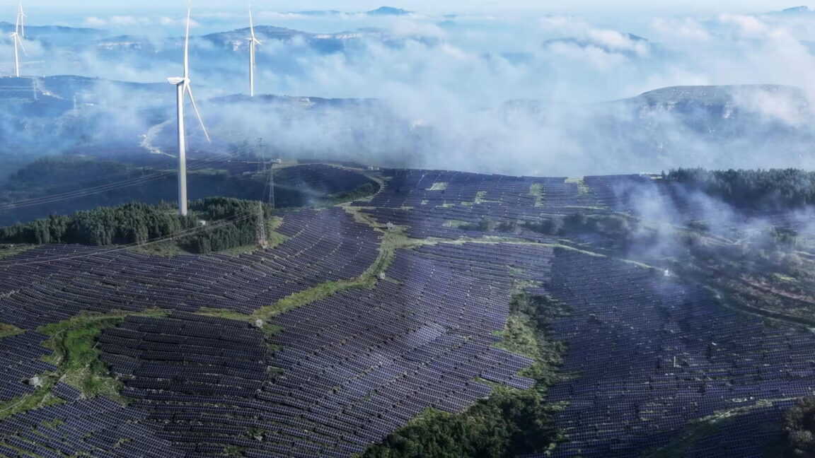 Güneş Enerjisi Patlaması: Panel Fiyatları Düşüyor, Dünyayı Aydınlatıyor! Türkiye Nerede?