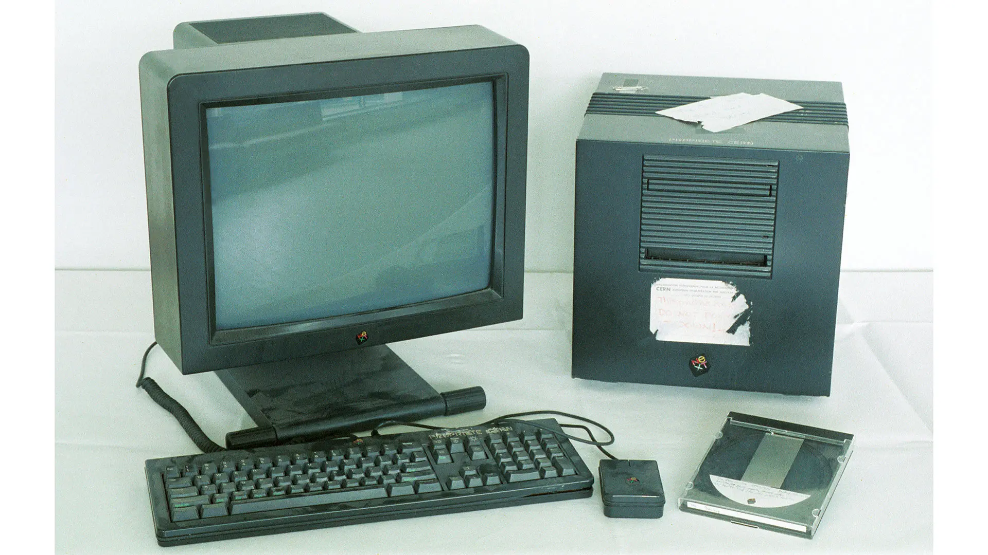Steve Jobs' 'Küpü': İnternet ve Oyun Dünyasını Değiştiren Makine 36 Yıl Önce Tanıtıldı!