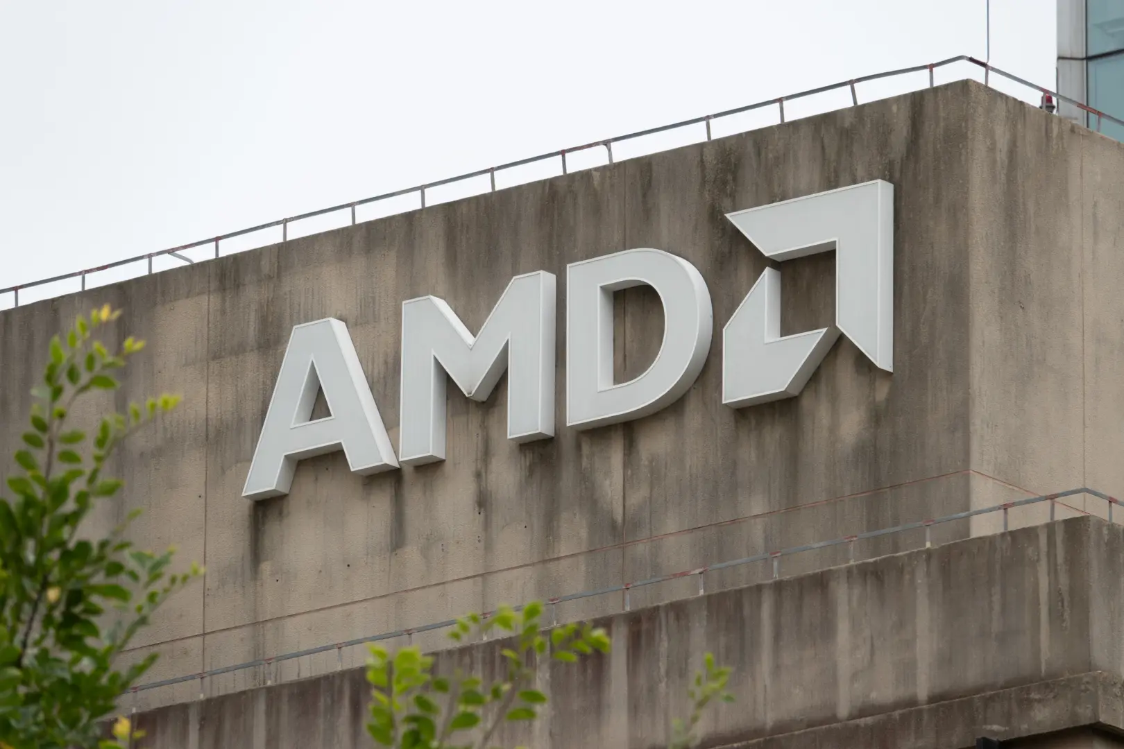 OpenAI ve AMD'den Dev İş Birliği: Milyarlarca Dolarlık Anlaşma Yapay Zekayı Şekillendirecek