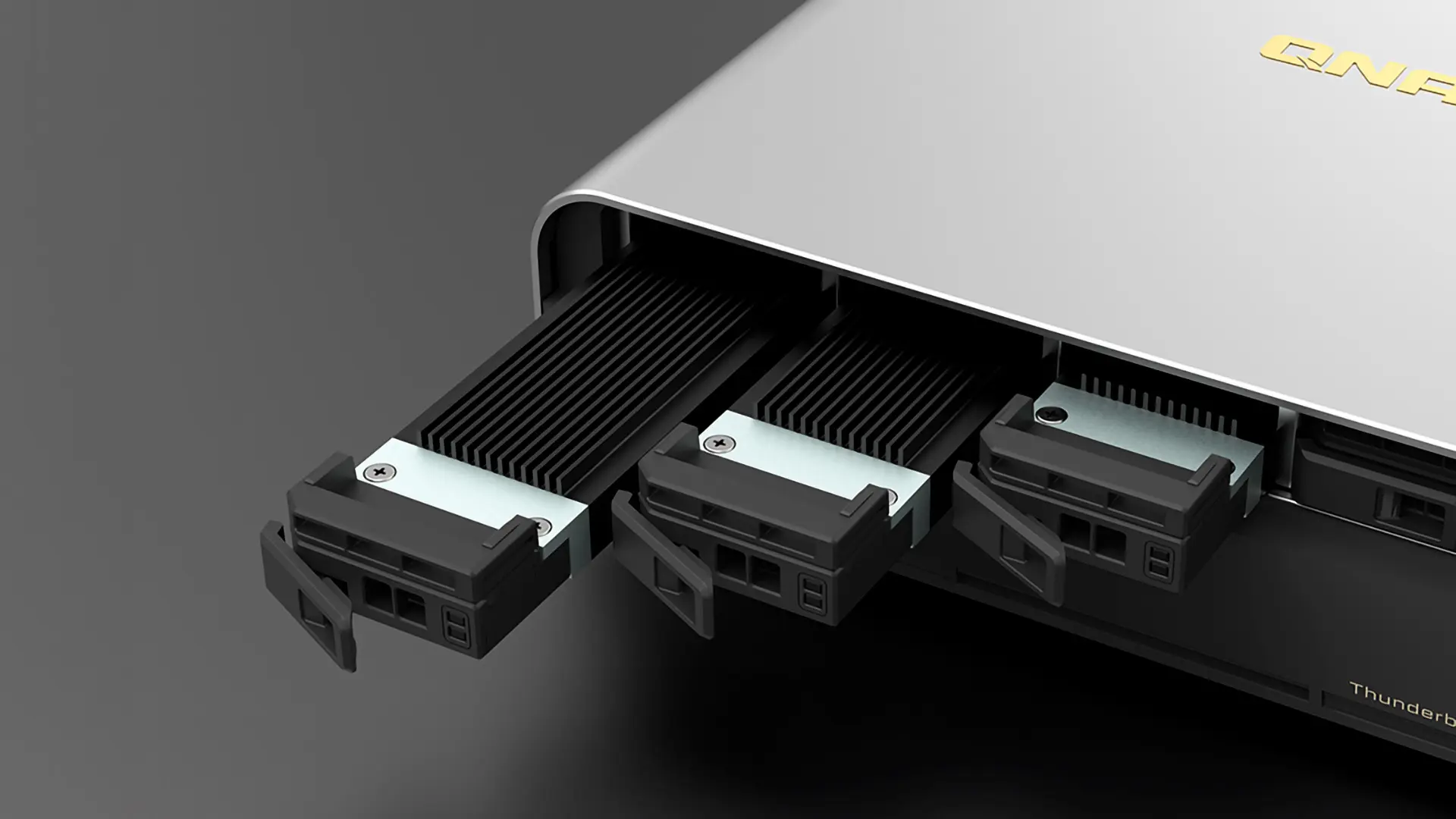 Dev Veri Merkezi Sürücüleri Artık Evlerde: QNAP'tan 19.2 TB'a Kadar Kapasiteli Yeni NAS