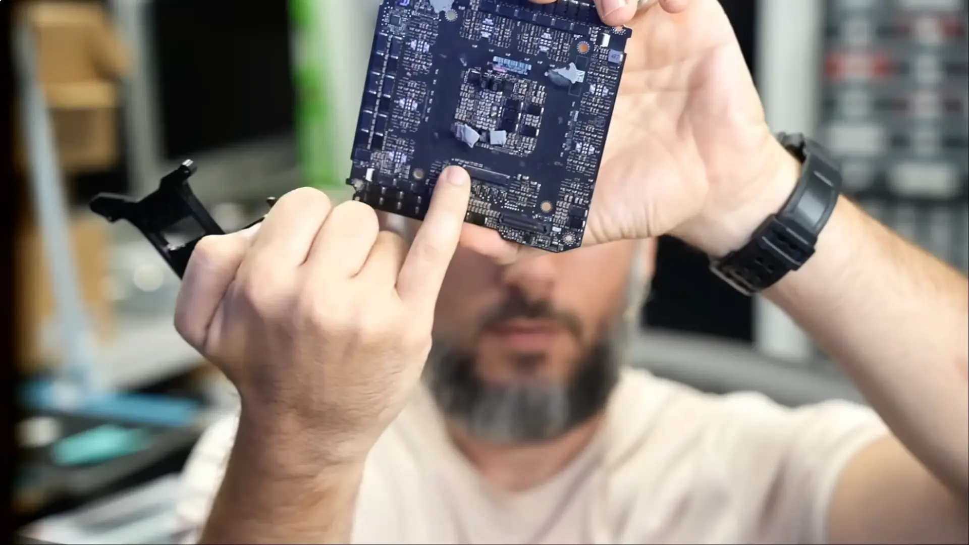 Tekniker Uyardı: Nvidia RTX 5090 Founders Edition Tasarımı Büyük Bir Hata!