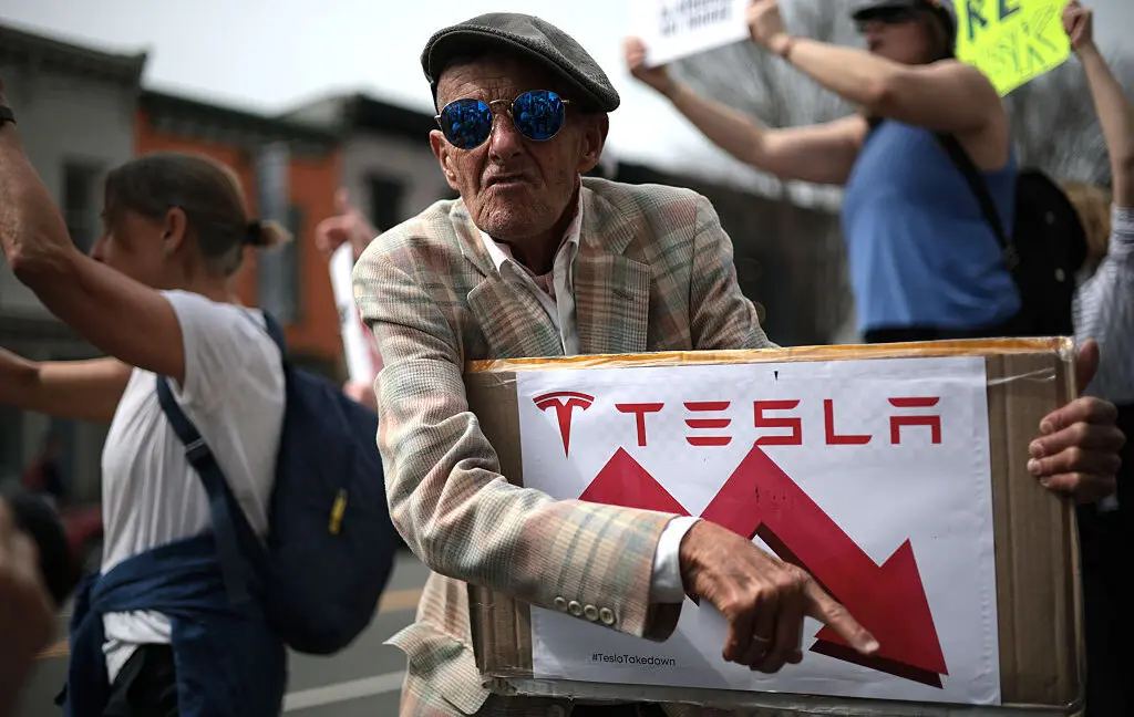 Tesla'da Kâr Düşüşü Sürüyor: Satışlar Yüksek, Kâr %37 Geriledi
