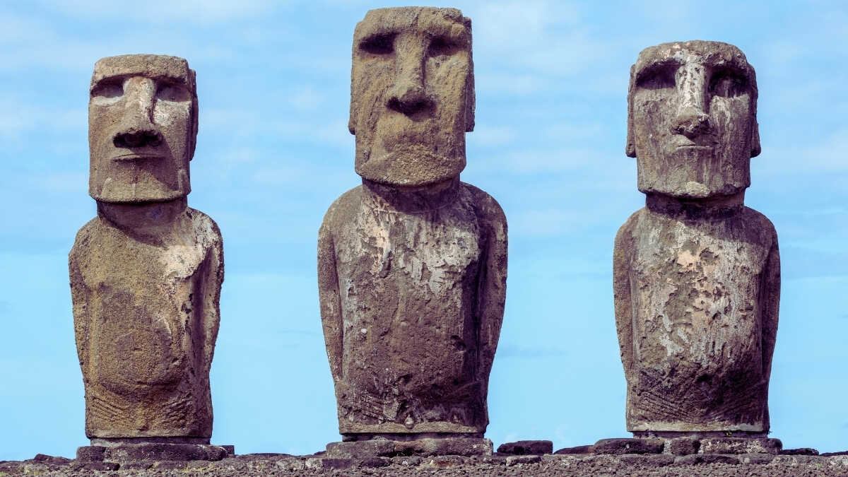 Rapa Nui'nin Gizemli Moai Heykelleri Gerçekten de 'Yürümüş' Olabilir!