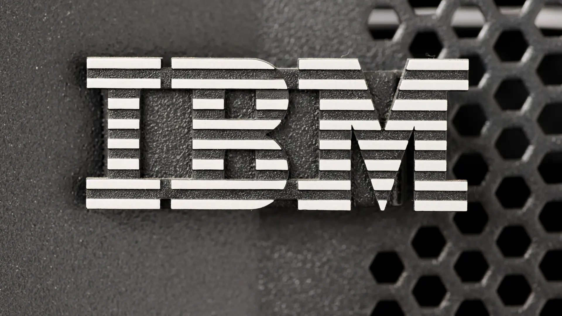 IBM'den Kuantum Bilgisayar Atılımı: Hata Düzeltme Algoritması Standart Donanımlarla 10 Kat Hızlandı
