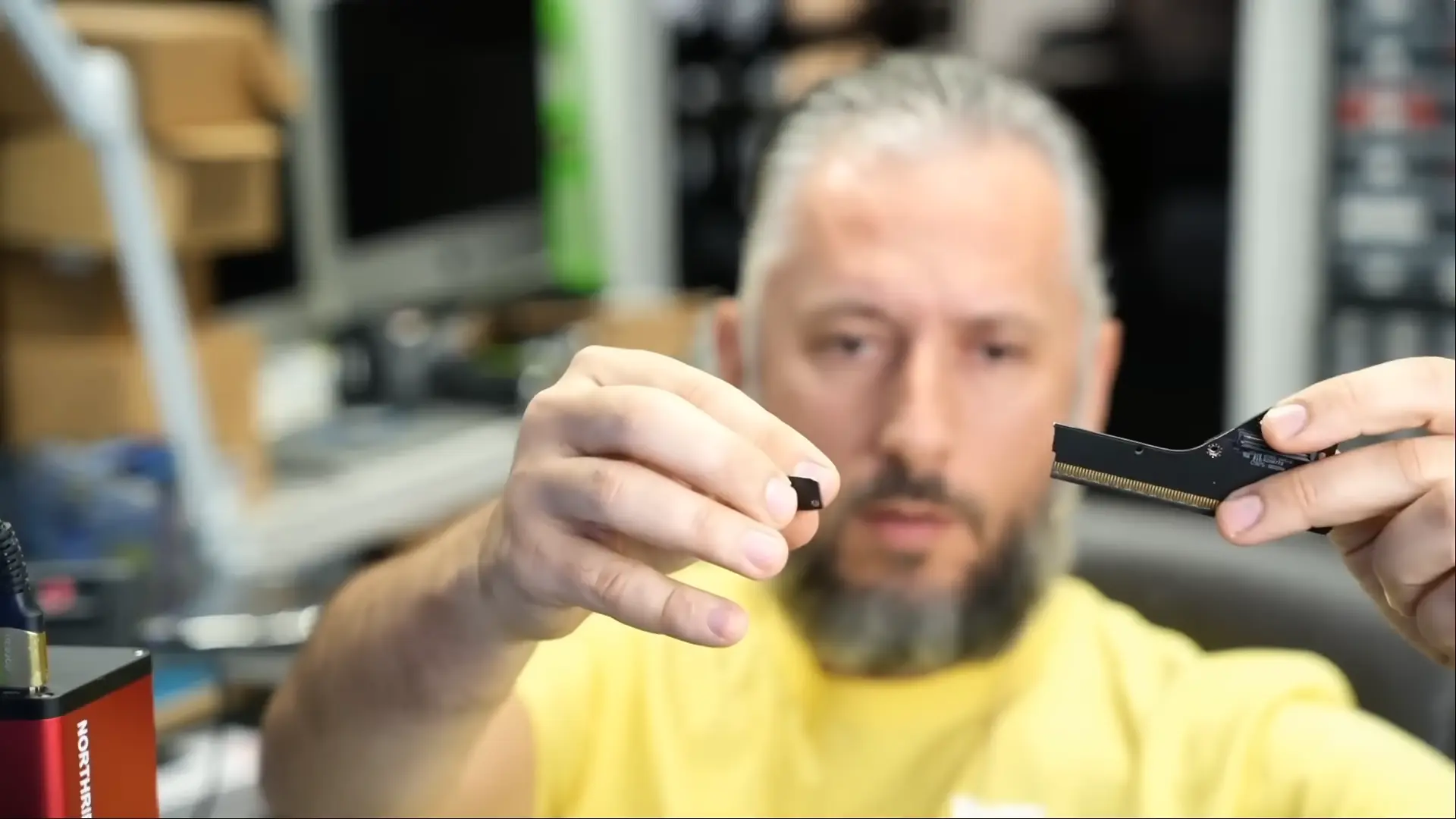 10 Bin Dolarlık Ekran Kartı Kendi Ağırlığıyla Kırıldı: Yedek Parça Yok!