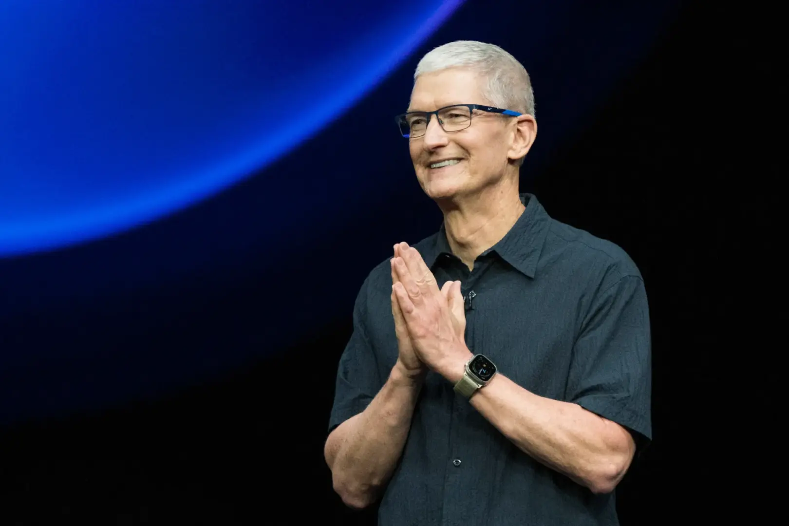 Apple'da Yeni Dönem Sinyalleri: Tim Cook Koltuğu Bırakıyor Mu?