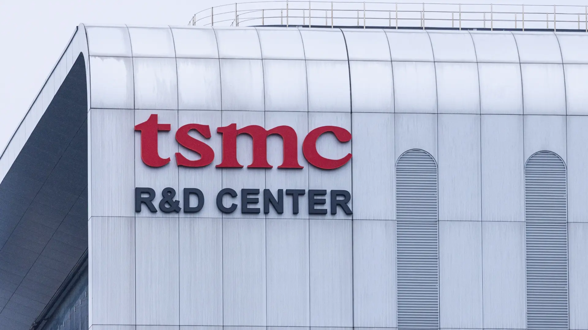 Teknoloji Dünyası Sarsılabilir: Tek Bir Füze Darbesi iPhone Üretimini Yıllarca Durdurabilir!