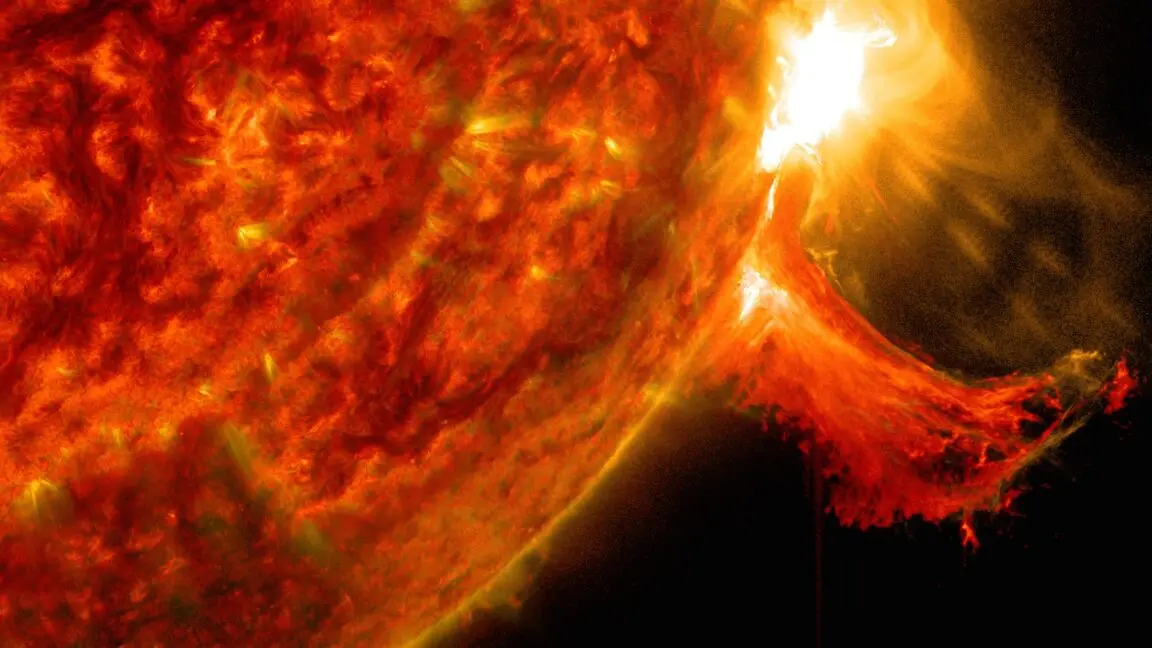 Güneş Fırtınası Jeff Bezos'un Roketini Yerde Bıraktı: New Glenn Fırlatması Ertelendi