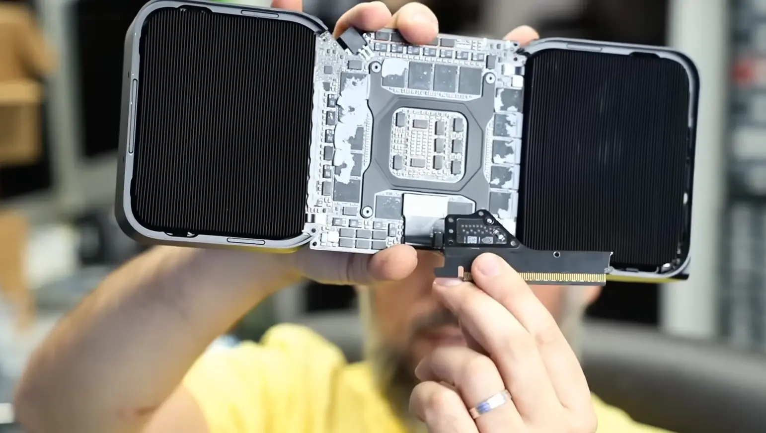 10.000 Dolarlık RTX PRO 6000, Değiştirilemeyen PCIe Yuvası Yüzünden Kullanılamaz Hale Geldi!