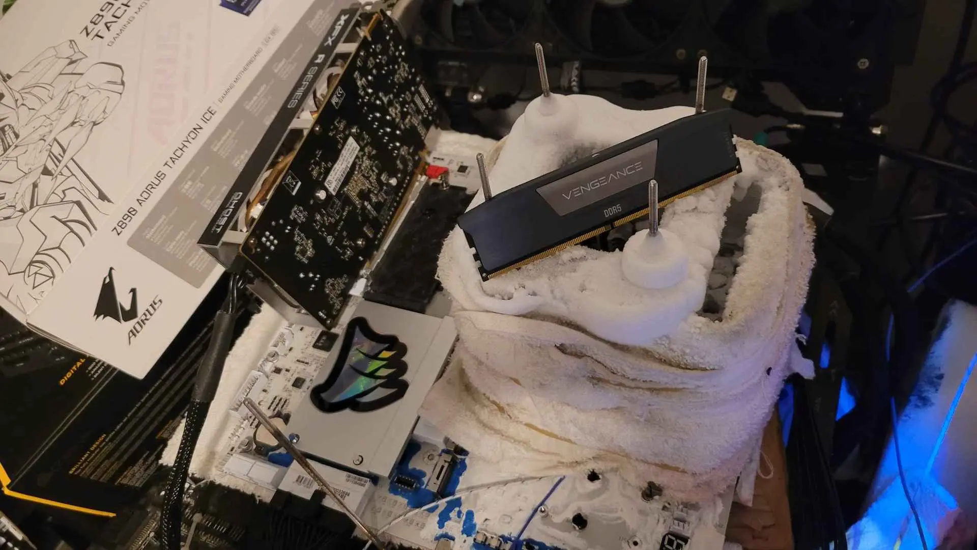 DDR5 Belleği 13.153 MT/s'ye Ulaştı: Yeni Dünya Rekoru Kırıldı!