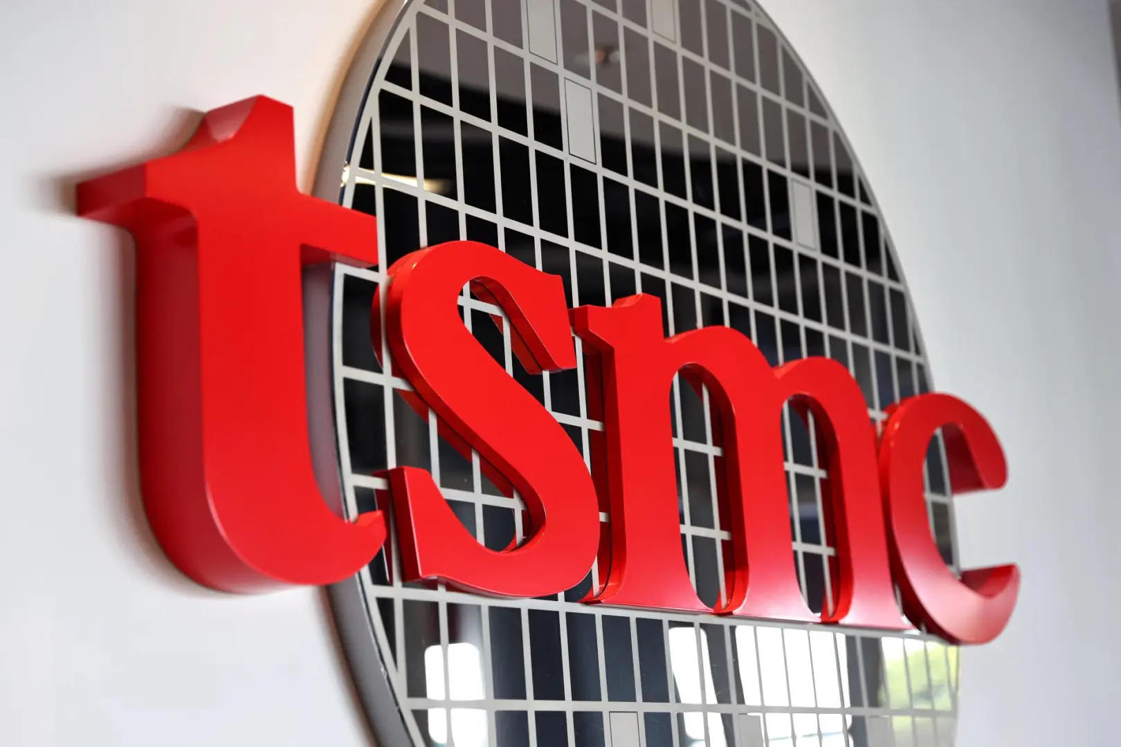 TSMC'nin 3nm Teknolojisi Zirvede: Üretim Kapasitesi Rekor Kırıyor!