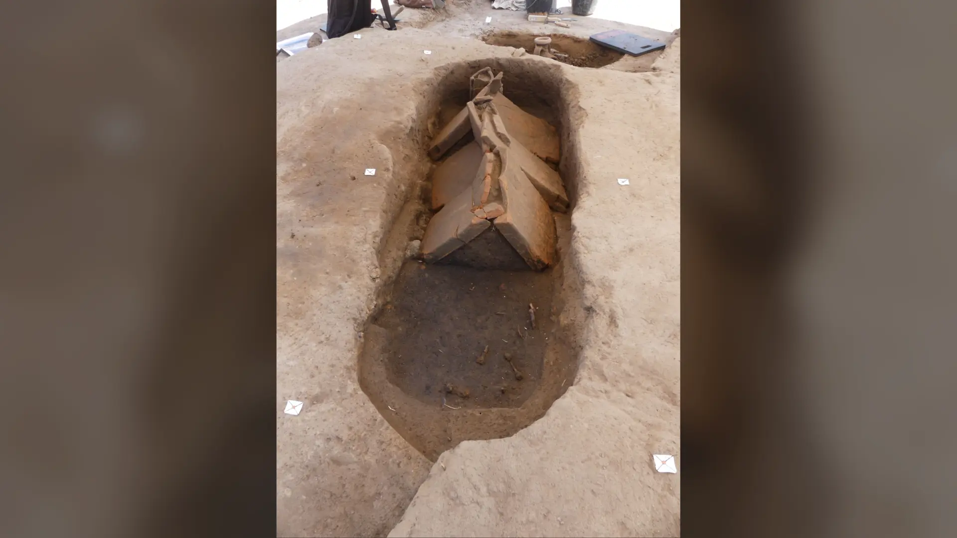 Fransa'da Dev Bir Roma Mezarlığı Ortaya Çıktı: Sıvı Sunaklarla Beslenen Yakma Mezar Geleneği