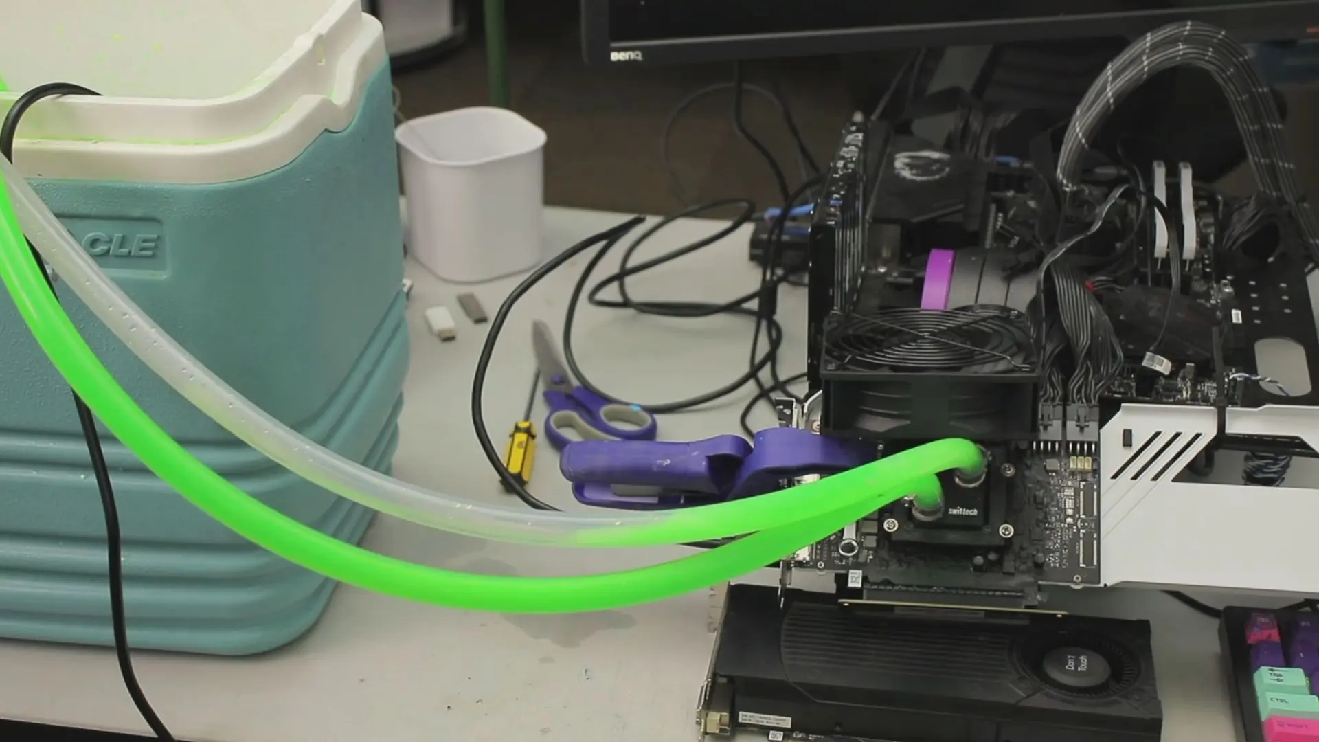 Intel Ekran Kartına Antifriz ve Gölet Pompasıyla Dünya Rekoru!